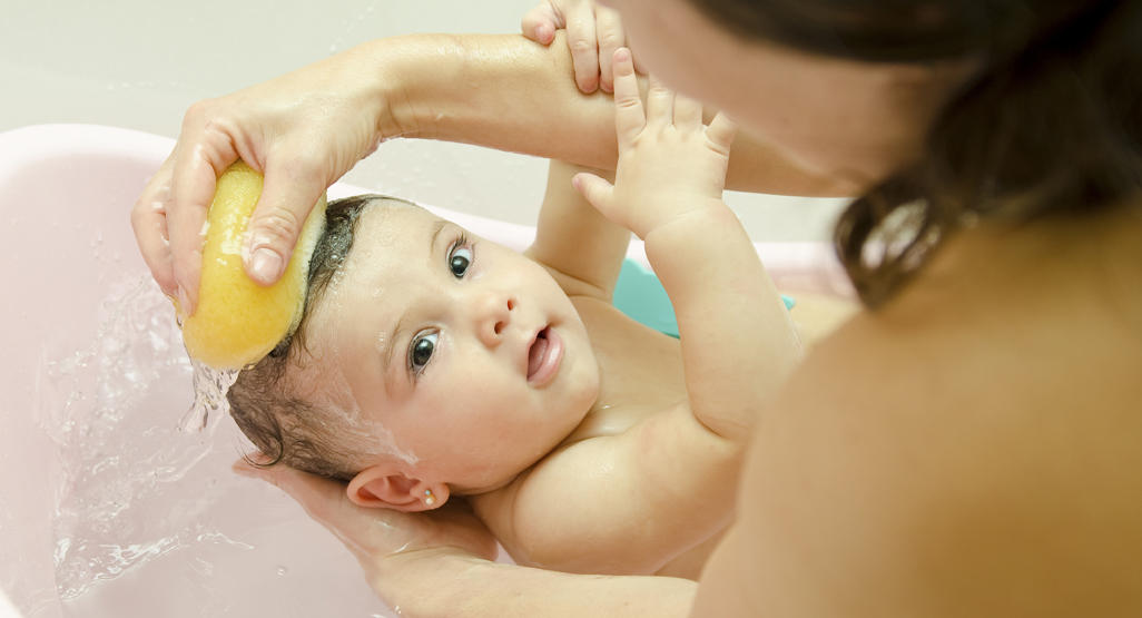 Bañar al Bebé en tiempos de frío2